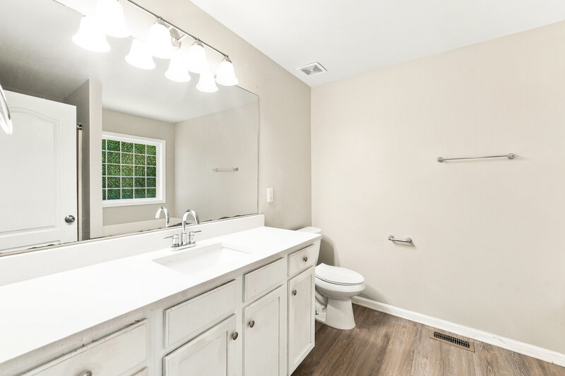 1,950/Mo, 6401 Harvester Cir Douglasville, GA 30134 Primary Bathroom View