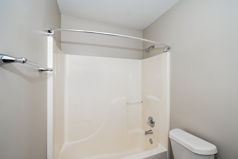 1,850/Mo, 6401 Harvester Cir Douglasville, GA 30134 Bathroom View