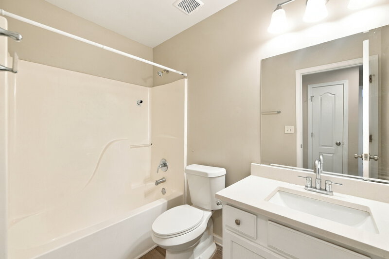 1,950/Mo, 6401 Harvester Cir Douglasville, GA 30134 Bathroom View