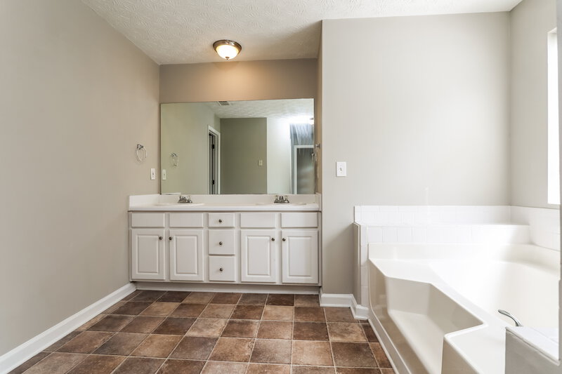 2,115/Mo, 3222 Old Salem Rd SE Conyers, GA 30013 Main Bathroom View