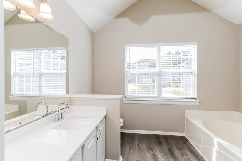 2,350/Mo, 1834 Parkford Ct Stone Mountain, GA 30087 Main Bathroom View
