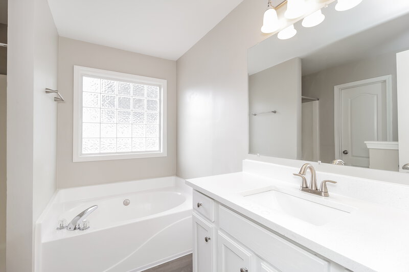 1,805/Mo, 102 Millwheel Dr Villa Rica, GA 30180 Main Bathroom View