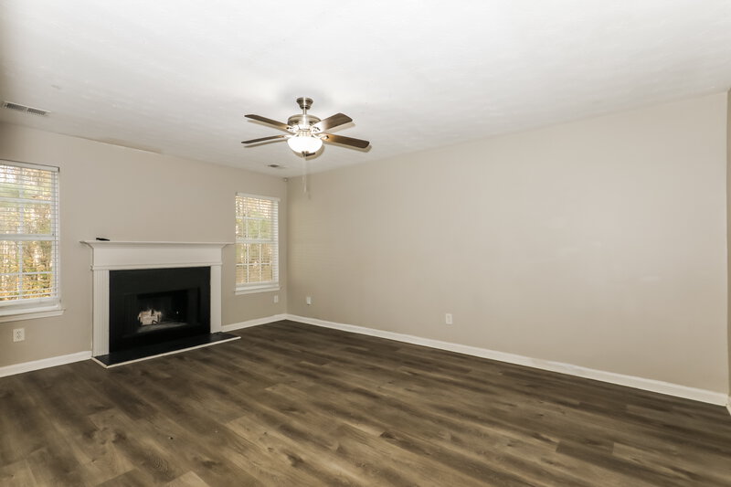 1,740/Mo, 729 Wood Bend Ct Riverdale, GA 30296 Living Room View
