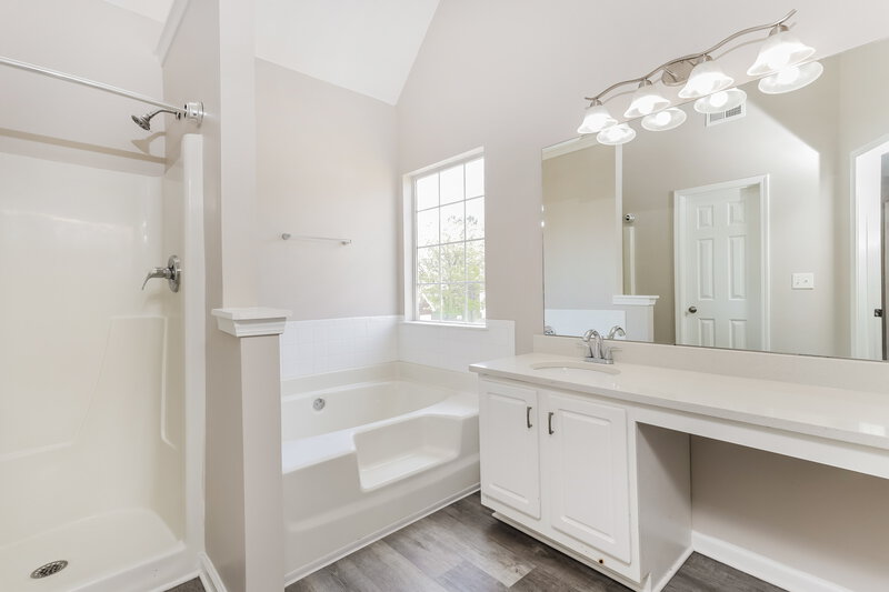 2,520/Mo, 2517 Mead Ct Jonesboro, GA 30236 Main Bathroom View