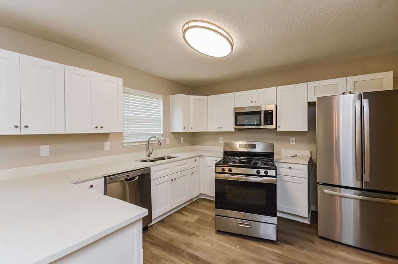 2,345/Mo, 953 Tara Bnd Hampton, GA 30228 Kitchen View 2