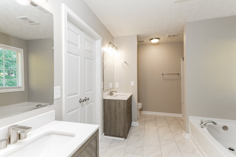 2,445/Mo, 6738 Princeton Park Walk Lithonia, GA 30058 Main Bathroom View
