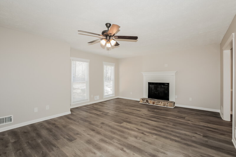 1,995/Mo, 2835 Quinbery Dr Snellville, GA 30039 Living Room View