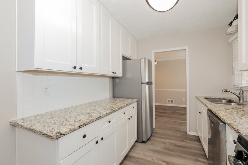 1,995/Mo, 2835 Quinbery Dr Snellville, GA 30039 Kitchen View 2