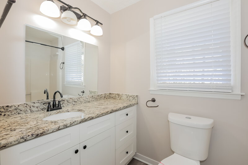 1,995/Mo, 2835 Quinbery Dr Snellville, GA 30039 Main Bathroom View