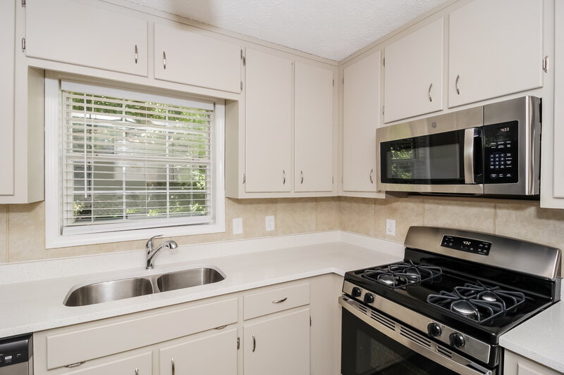 1,965/Mo, 3756 Cherokee Overlook Dr Canton, GA 30115 Kitchen View 2