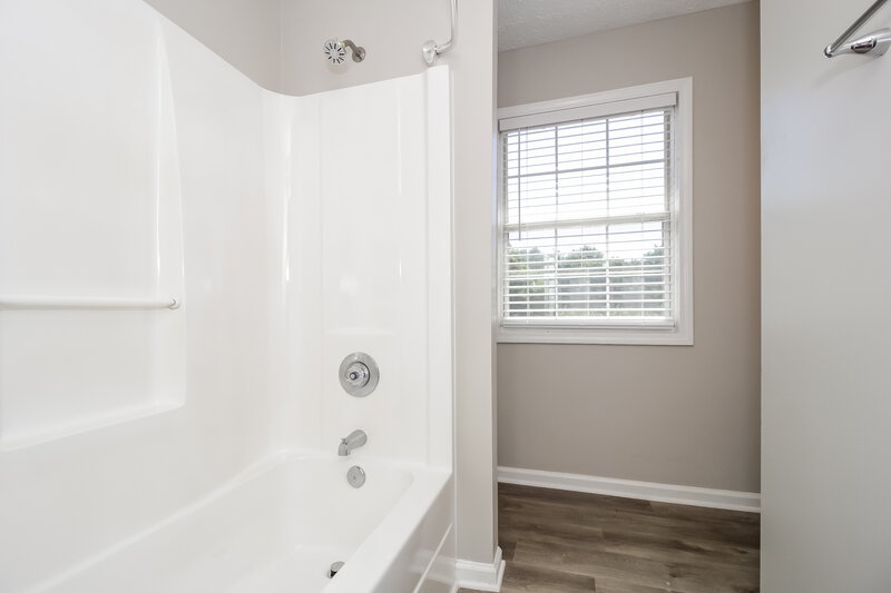 1,965/Mo, 3756 Cherokee Overlook Dr Canton, GA 30115 Main Bathroom View