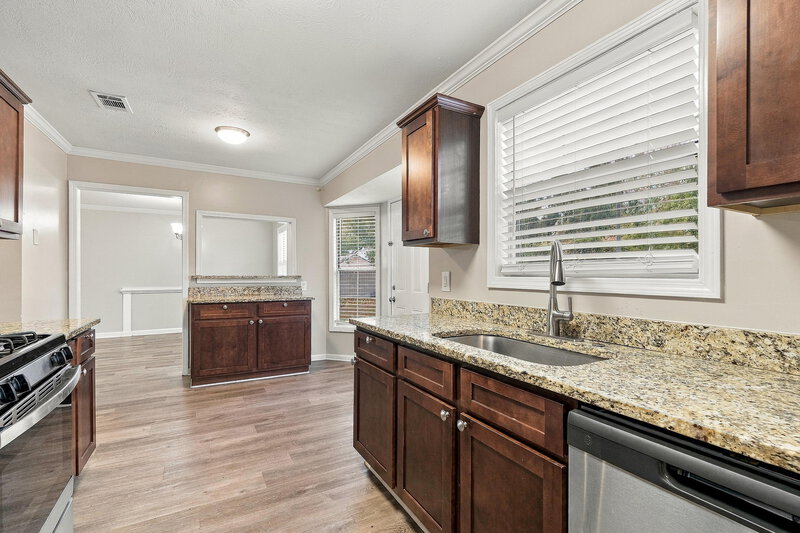 2,200/Mo, 1421 Steve Court Lawrenceville, GA 30043 Kitchen View