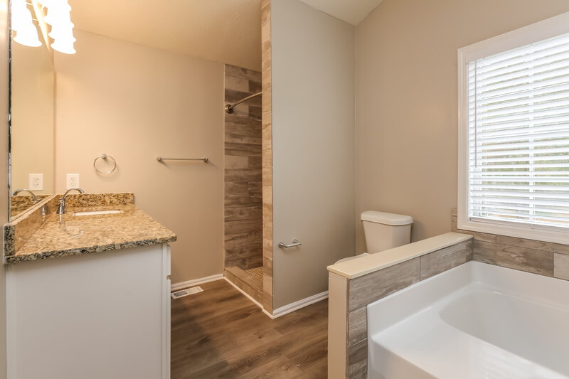 2,265/Mo, 1421 Steve Court Lawrenceville, GA 30043 Main Bathroom View