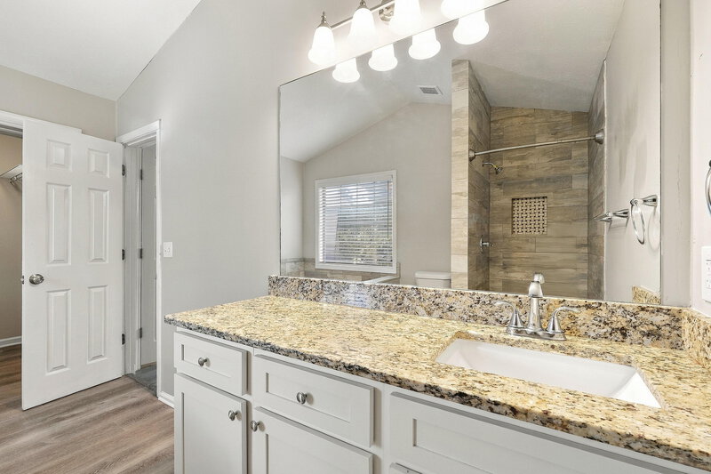 2,200/Mo, 1421 Steve Court Lawrenceville, GA 30043 Primary Bathroom View 2