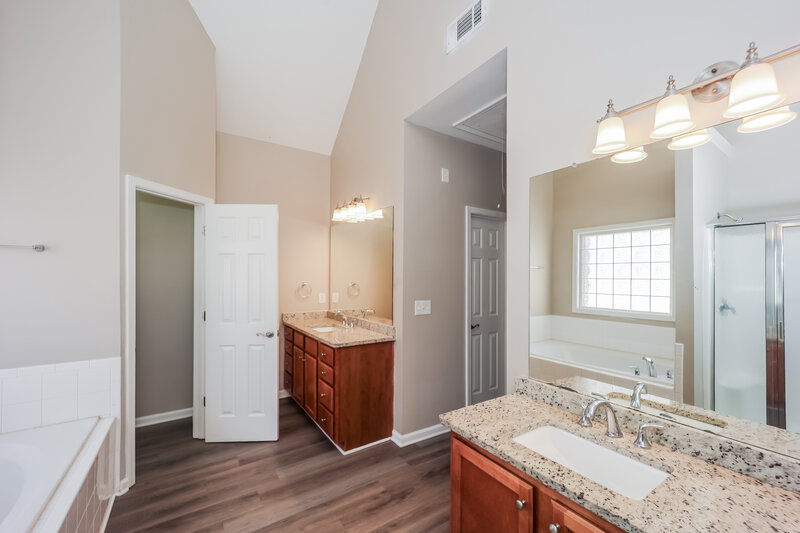 3,910/Mo, 501 Summer Brooke Ln Fairburn, GA 30213 Main Bathroom View