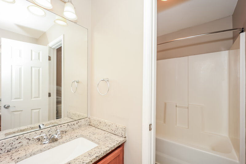 3,910/Mo, 501 Summer Brooke Ln Fairburn, GA 30213 Bathroom View