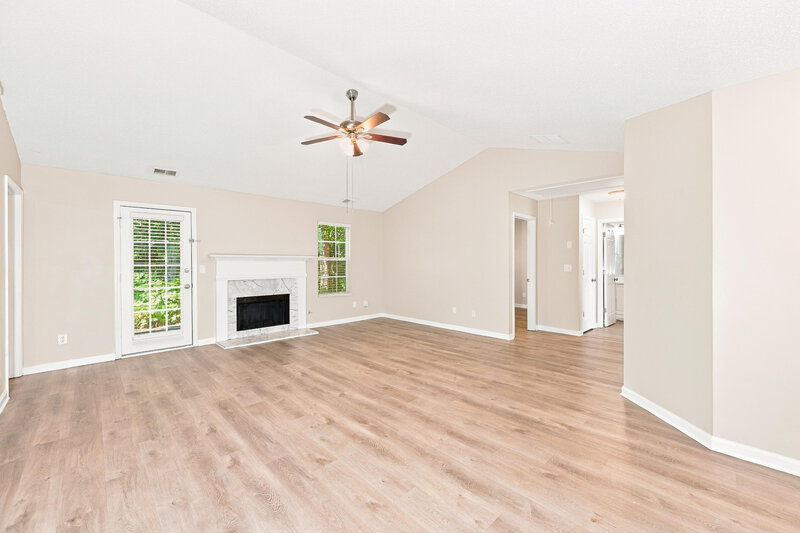 0/Mo, 1015 Amelia Grove Ln Lawrenceville, GA 30045 Living Room View 2
