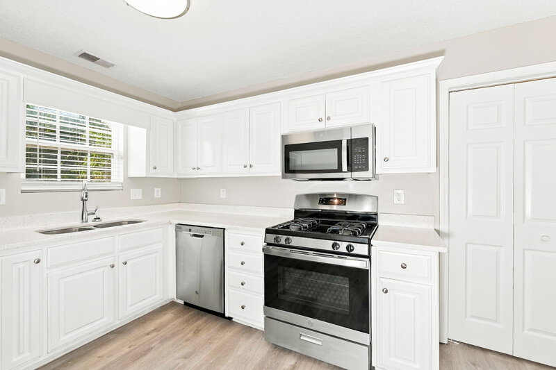 0/Mo, 1015 Amelia Grove Ln Lawrenceville, GA 30045 Kitchen View