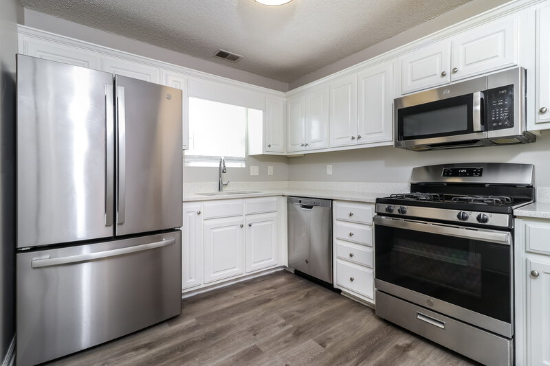 1,995/Mo, 1015 Amelia Grove Ln Lawrenceville, GA 30045 Kitchen View 2