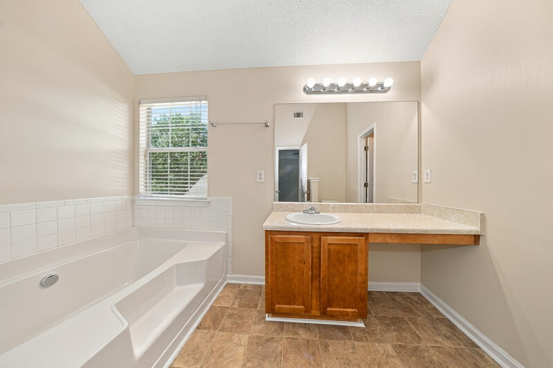 1,905/Mo, 824 Brisley Cir Hampton, GA 30228 Primary Bathroom View