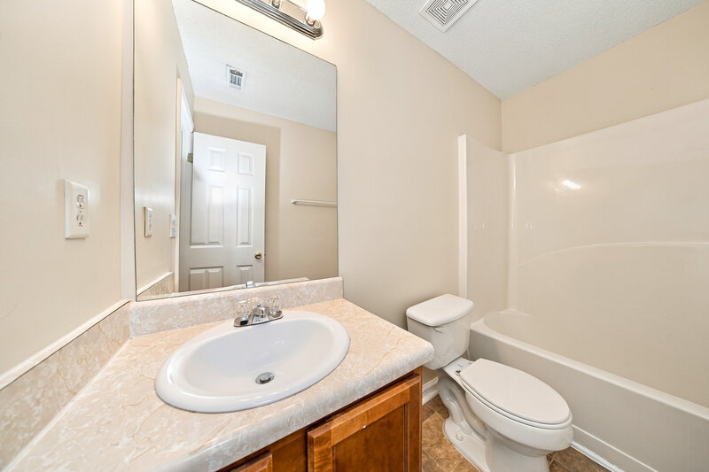 1,905/Mo, 824 Brisley Cir Hampton, GA 30228 Bathroom View