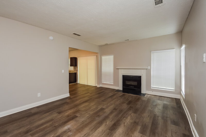 1,910/Mo, 6399 Laurel Post Ct Lithonia, GA 30058 Living Room View