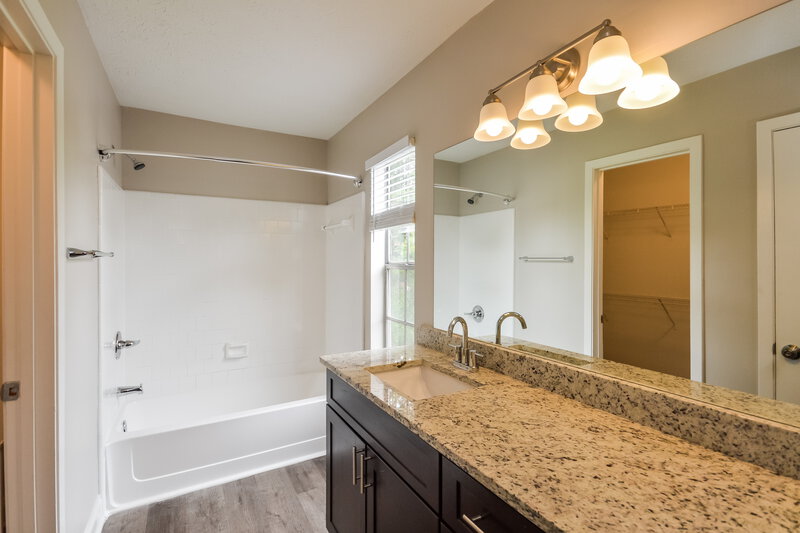 1,910/Mo, 6399 Laurel Post Ct Lithonia, GA 30058 Main Bathroom View