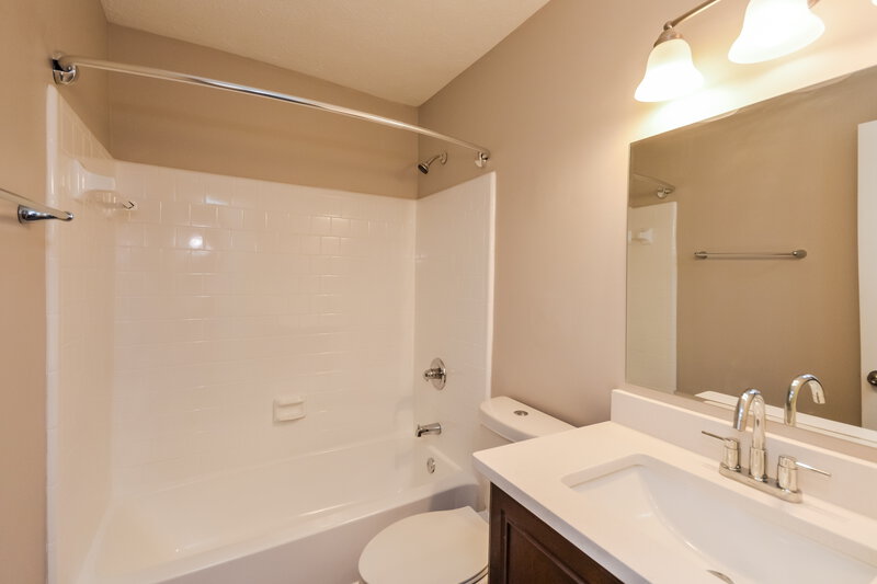 1,910/Mo, 6399 Laurel Post Ct Lithonia, GA 30058 Bathroom View