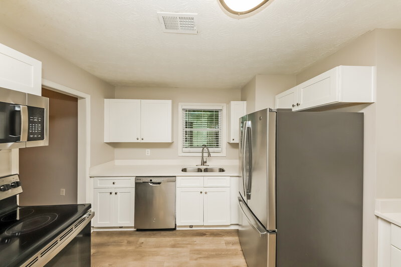 1,795/Mo, 2429 Chauncey Ln SW Marietta, GA 30064 Kitchen View 2