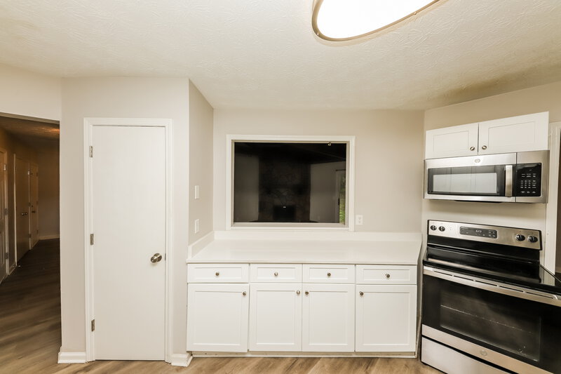 1,795/Mo, 2429 Chauncey Ln SW Marietta, GA 30064 Kitchen View 3