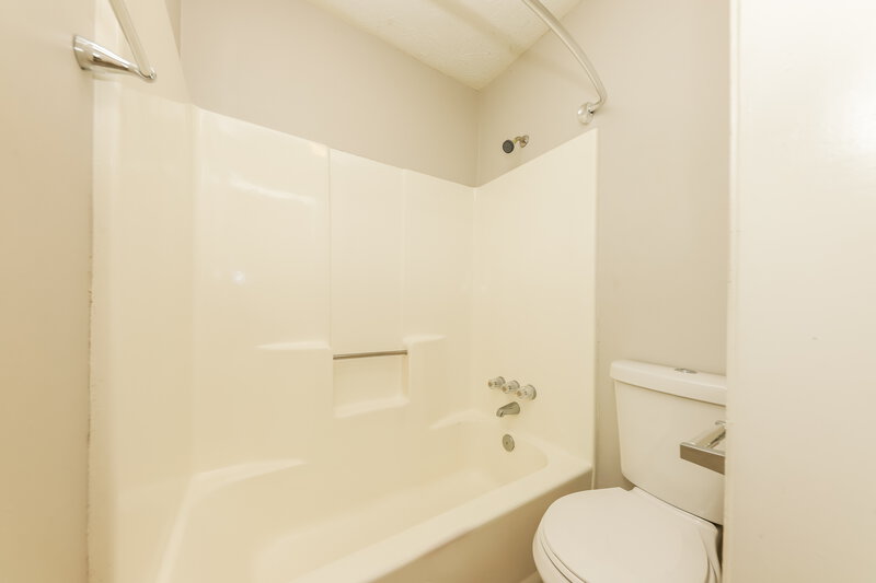 1,795/Mo, 2429 Chauncey Ln SW Marietta, GA 30064 Bathroom View 2