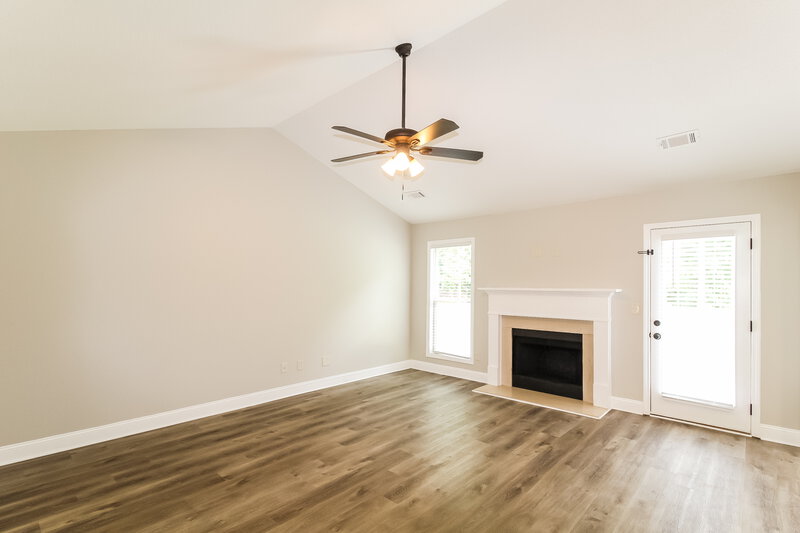 2,060/Mo, 1680 Deer Creek Ln Monroe, GA 30655 Living Room View