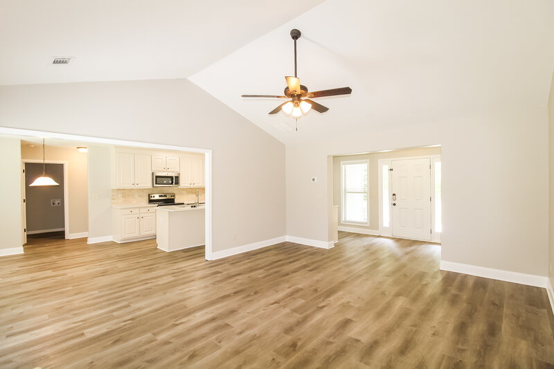 2,060/Mo, 1680 Deer Creek Ln Monroe, GA 30655 Living Room View 2