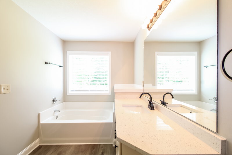 2,060/Mo, 1680 Deer Creek Ln Monroe, GA 30655 Main Bathroom View