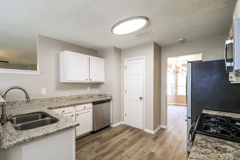 2,360/Mo, 1958 Smithfield Ave Ellenwood, GA 30294 Kitchen View
