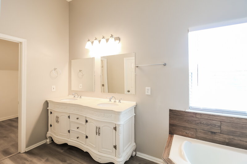 2,360/Mo, 1958 Smithfield Ave Ellenwood, GA 30294 Main Bathroom View