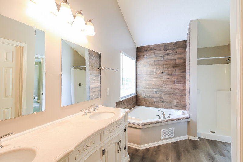 2,360/Mo, 1958 Smithfield Ave Ellenwood, GA 30294 Main Bathroom View 2