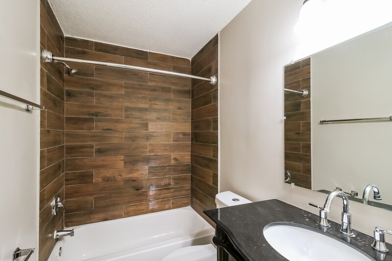 2,360/Mo, 1958 Smithfield Ave Ellenwood, GA 30294 Bathroom View