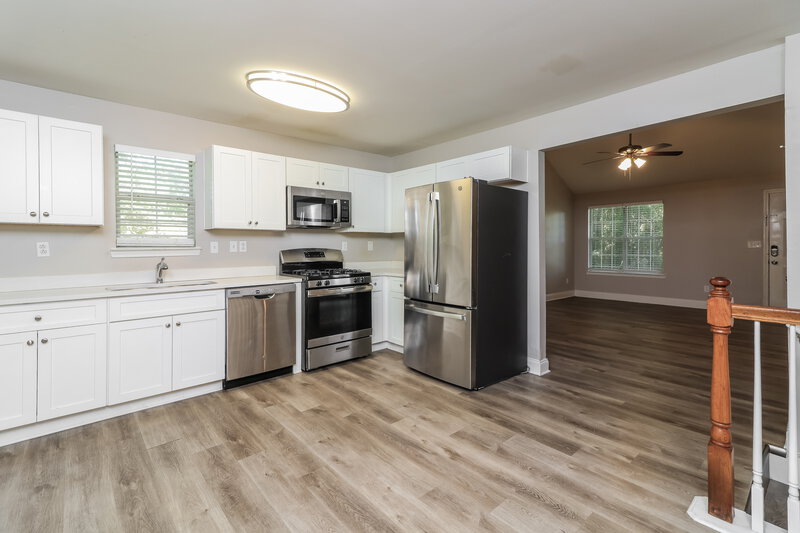 1,890/Mo, 2538 Rock Creek Ct Sw Marietta, GA 30064 Kitchen View