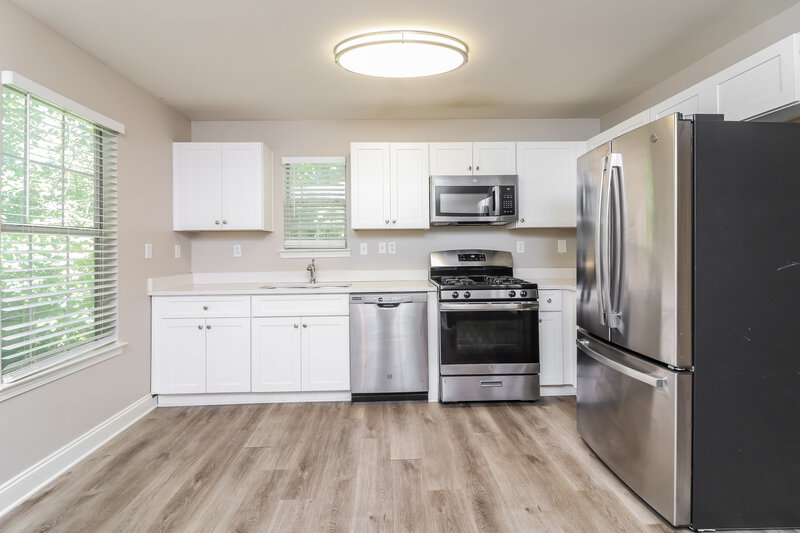 1,890/Mo, 2538 Rock Creek Ct Sw Marietta, GA 30064 Kitchen View 2