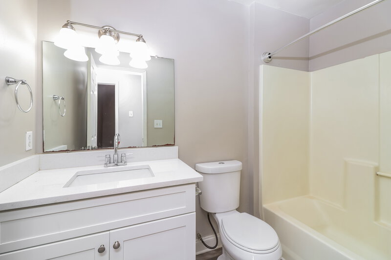 1,890/Mo, 2538 Rock Creek Ct Sw Marietta, GA 30064 Bathroom View