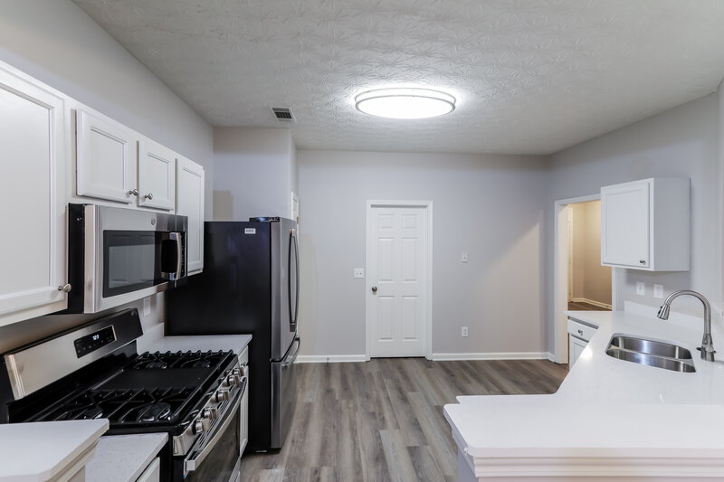 2,200/Mo, 565 Cool Weather Drive Lawrenceville, GA 30045 Kitchen View