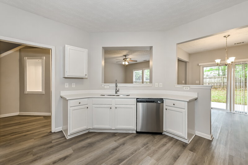 2,280/Mo, 565 Cool Weather Drive Lawrenceville, GA 30045 Kitchen View 2
