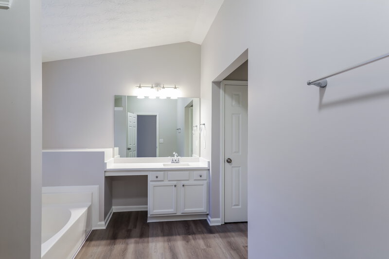 2,200/Mo, 565 Cool Weather Drive Lawrenceville, GA 30045 Main Bathroom View