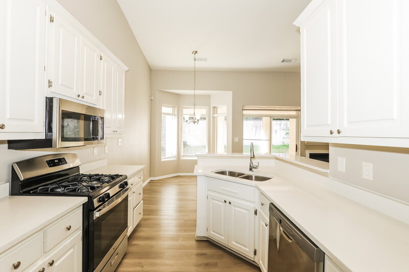 2,080/Mo, 106 Garden Walk Stockbridge, GA 30281 Kitchen View