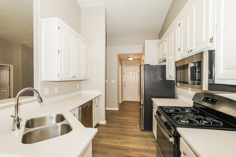2,080/Mo, 106 Garden Walk Stockbridge, GA 30281 Kitchen View 2