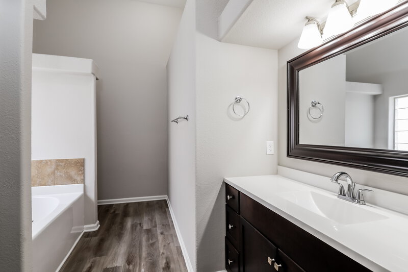 2,850/Mo, 106 Garden Walk Stockbridge, GA 30281 Main Bathroom View