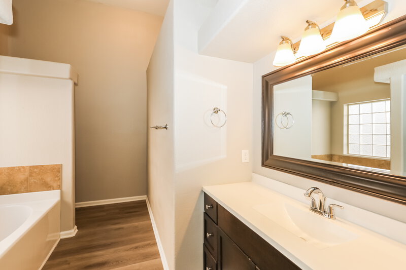 2,080/Mo, 106 Garden Walk Stockbridge, GA 30281 Main Bathroom View