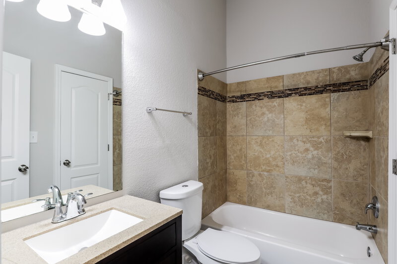 2,850/Mo, 106 Garden Walk Stockbridge, GA 30281 Bathroom View