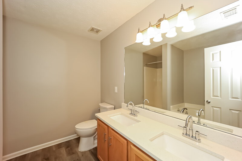 1,825/Mo, 10948 Big Sky Dr Hampton, GA 30228 Main Bathroom View